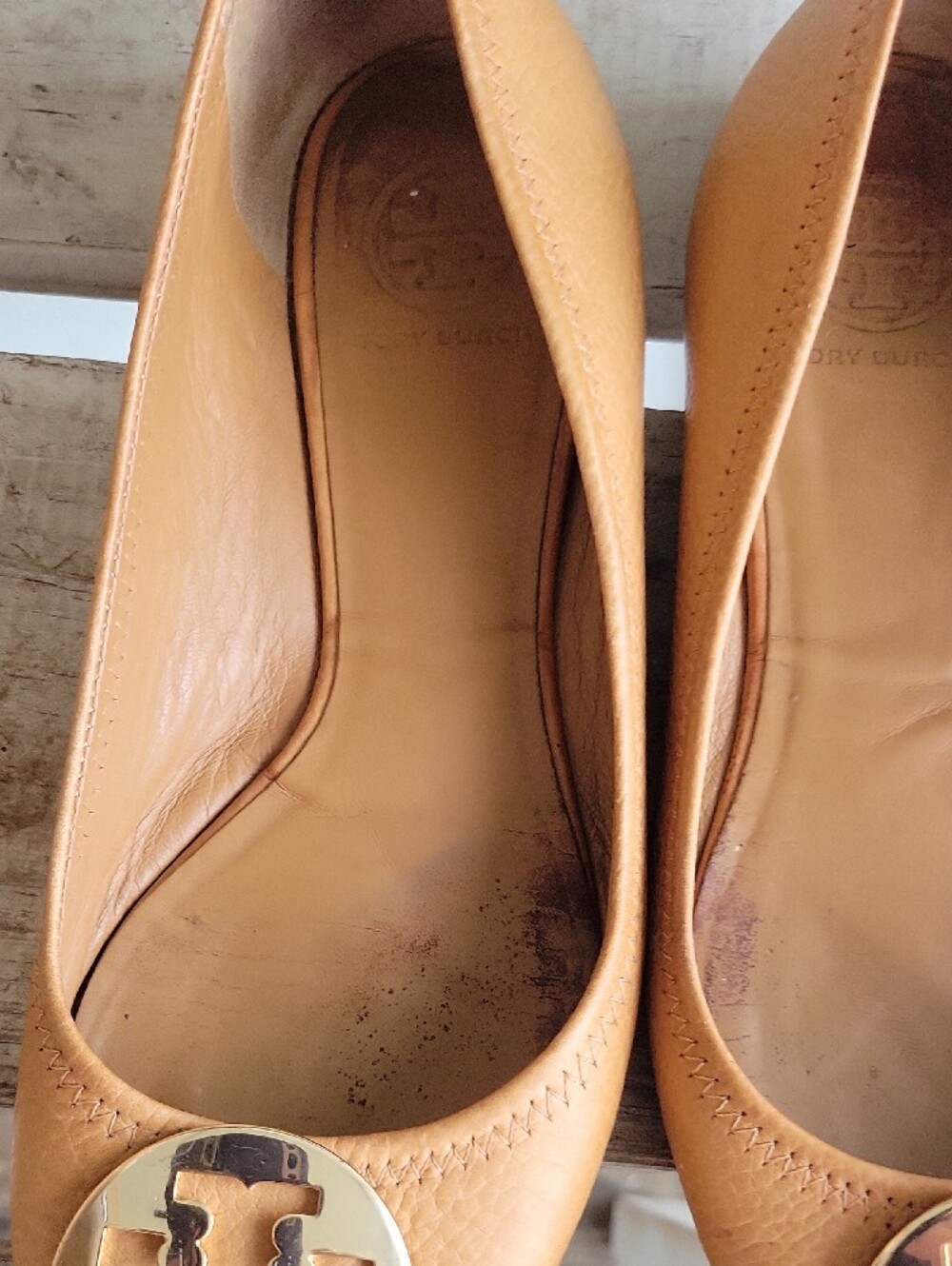 Tory Burch Camel Leather Ballet Flats with Gold Logo Medallion - Picture 4 of 6